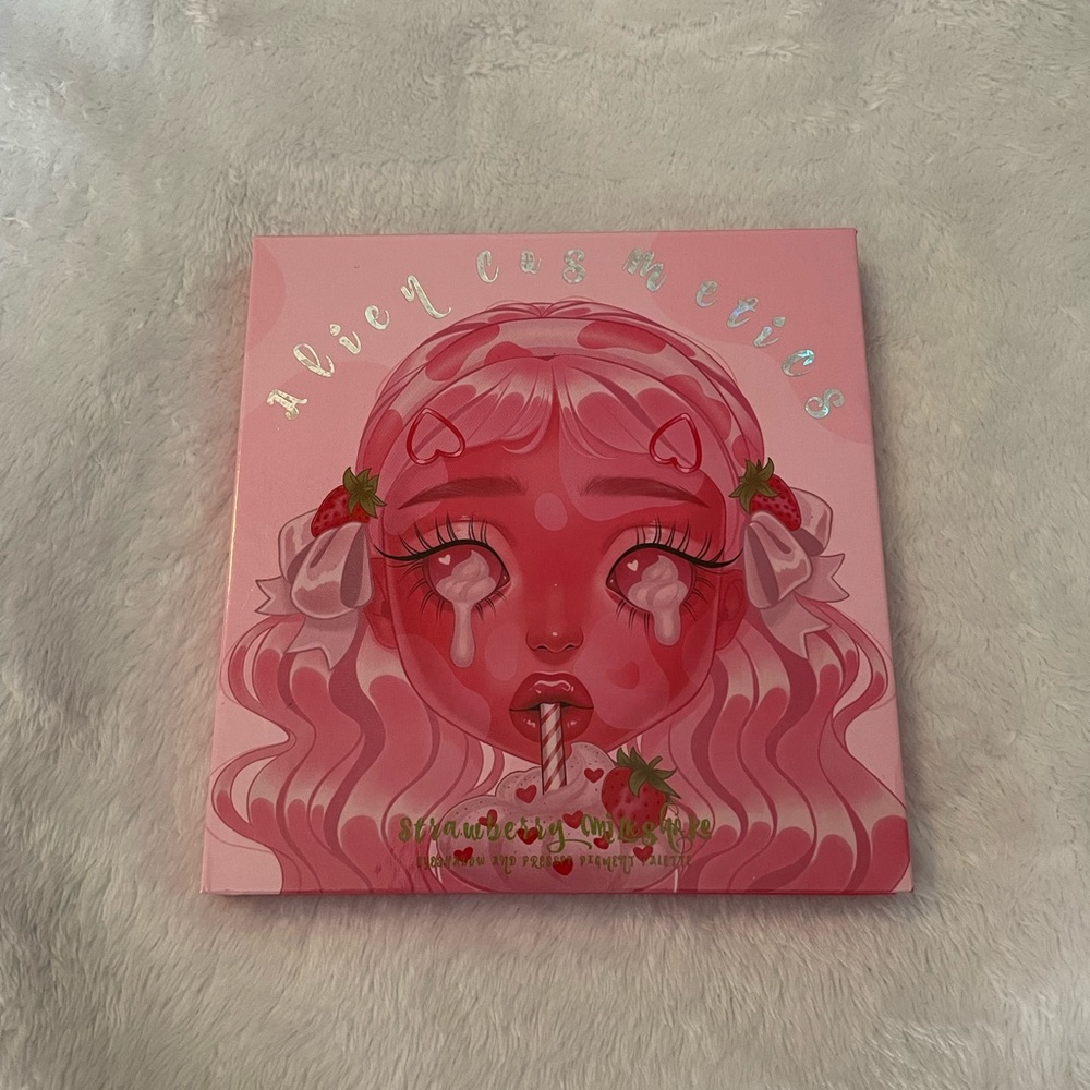 Alien Cosmetics Strawberry Milkshake Eyeshadow Palette!
